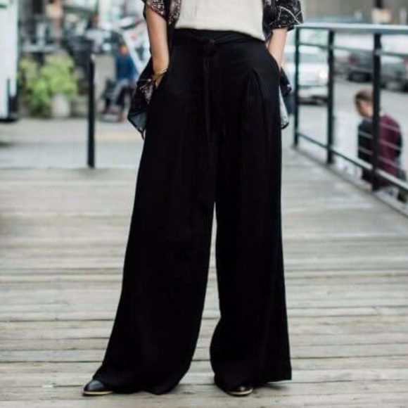 Sseko Wide Leg Trouser in Black - Picture 2 of 2